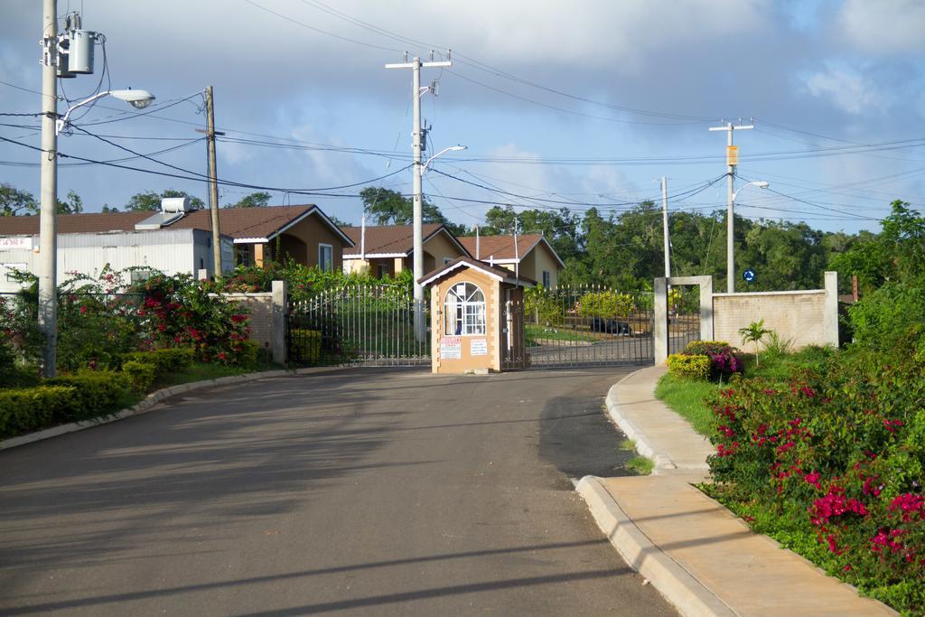 Cheerful 2-Bedroom Home In Falmouth Garden Esterno foto